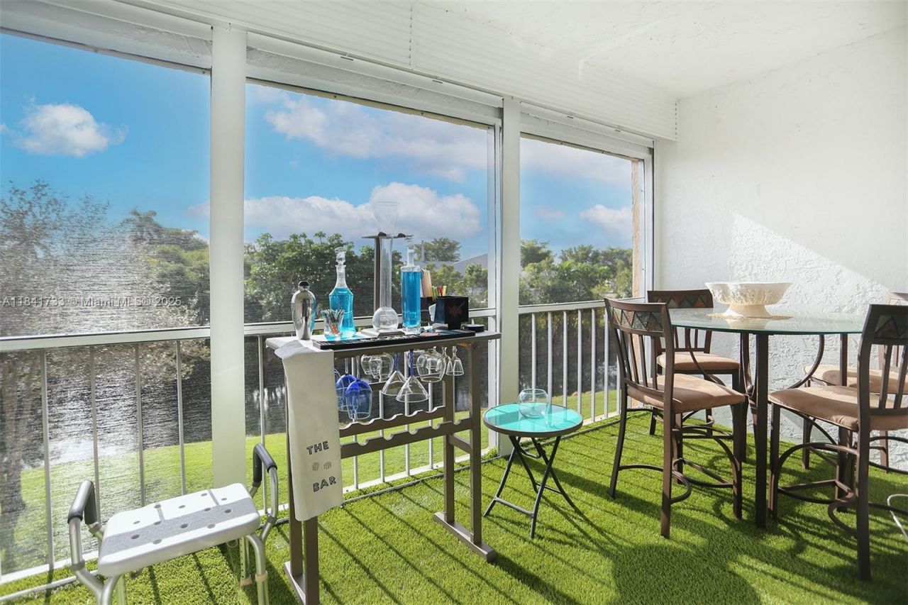 6570 Royal Palm Blvd, Unit 301J, Margate, FL 33063 Photo