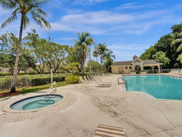 7858 Dixie Beach Cir, Unit 7858, Tamarac, FL 33321