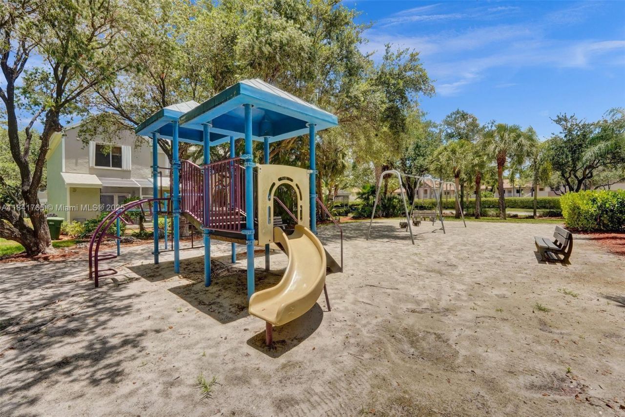 7858 Dixie Beach Cir, Unit 7858, Tamarac, FL 33321 Photo