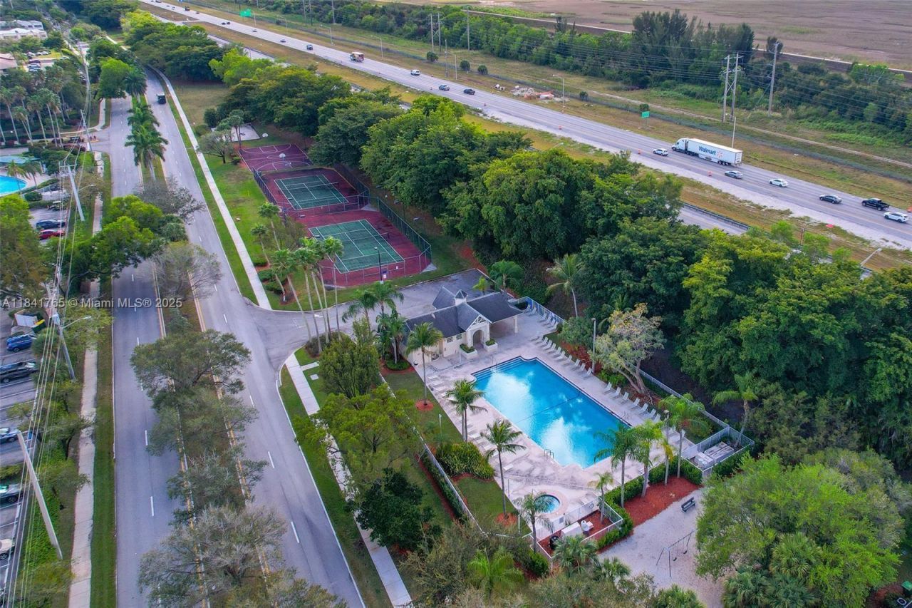 7858 Dixie Beach Cir, Unit 7858, Tamarac, FL 33321 Photo