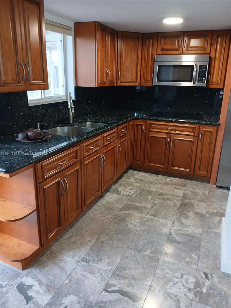 7467 NW 169th Ln, Hialeah, FL 33015 Photo
