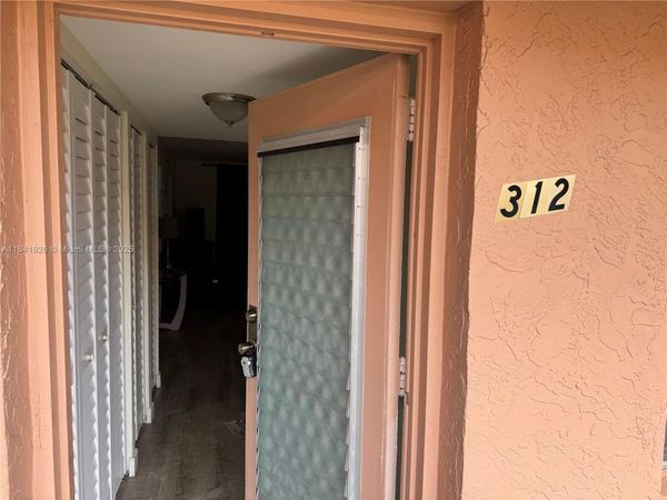 2841 Somerset Dr, Unit 312, Lauderdale Lakes, FL 33311