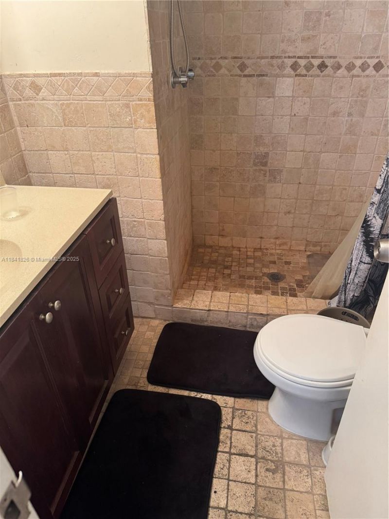 2841 Somerset Dr, Unit 312, Lauderdale Lakes, FL 33311 Photo