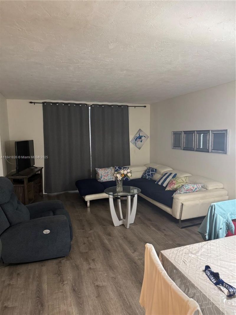 2841 Somerset Dr, Unit 312, Lauderdale Lakes, FL 33311 Photo