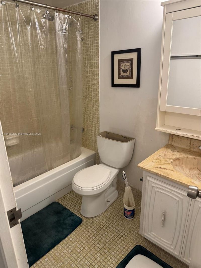 2841 Somerset Dr, Unit 312, Lauderdale Lakes, FL 33311 Photo