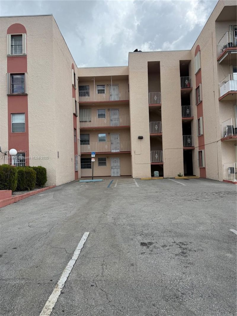 6820 W Flagler St, Unit 407, Miami, FL 33144 Photo