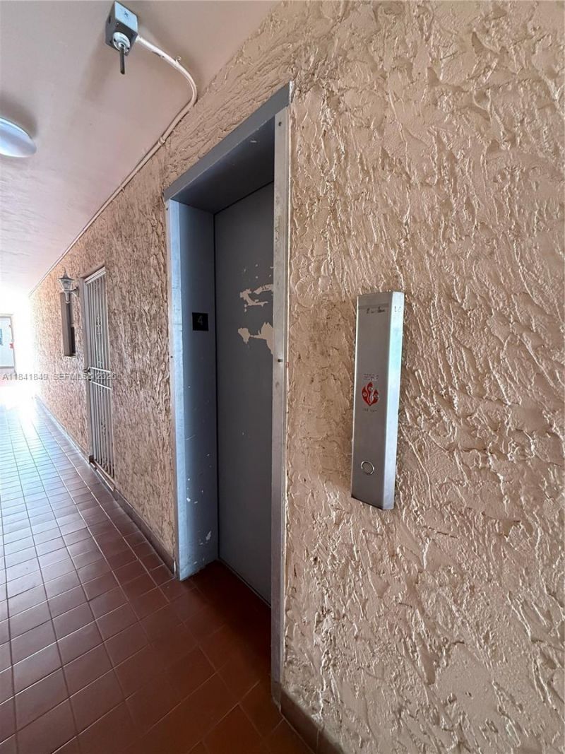 6820 W Flagler St, Unit 407, Miami, FL 33144 Photo