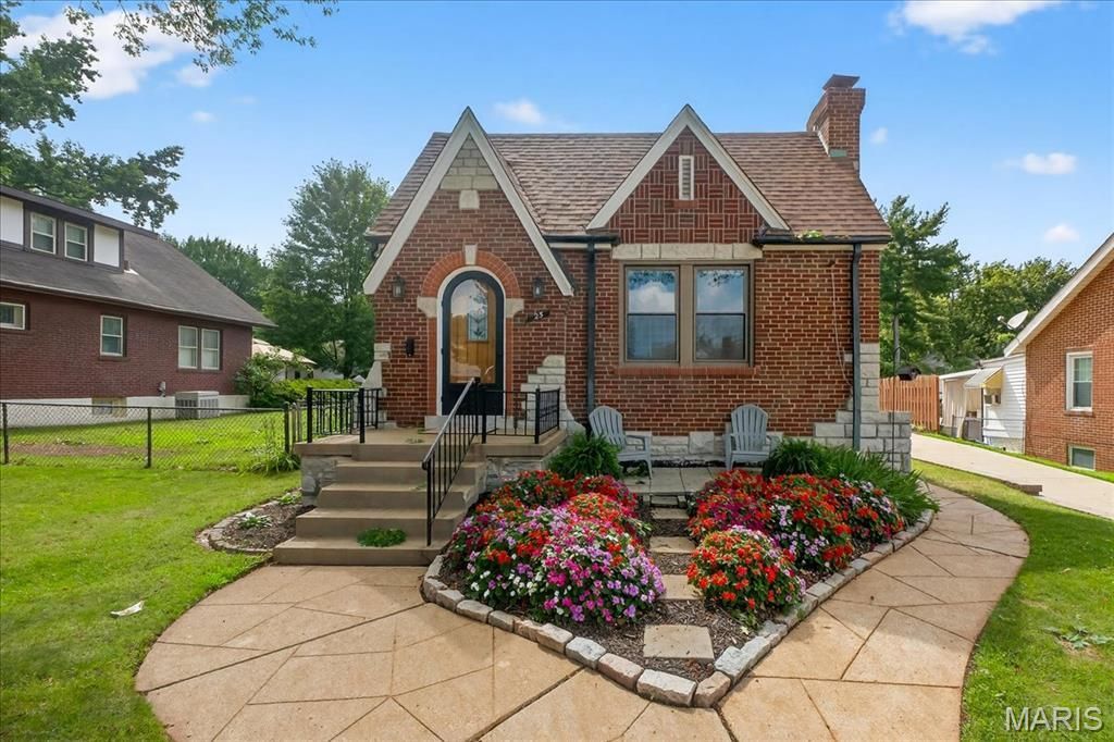 25 Saint Charles Place, Saint Louis, MO 63119 Main Photo