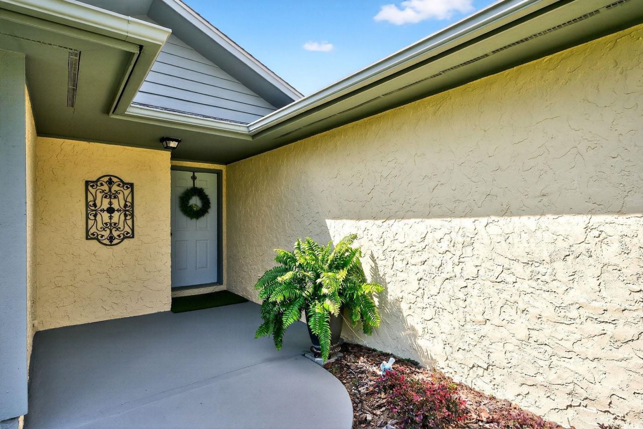 736 Cypress Ln. Photo 5