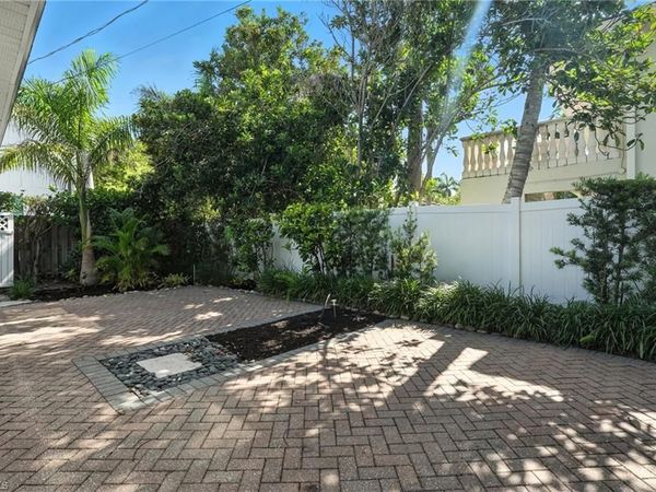 721 9th ST S, Unit 4, NAPLES, FL 34102