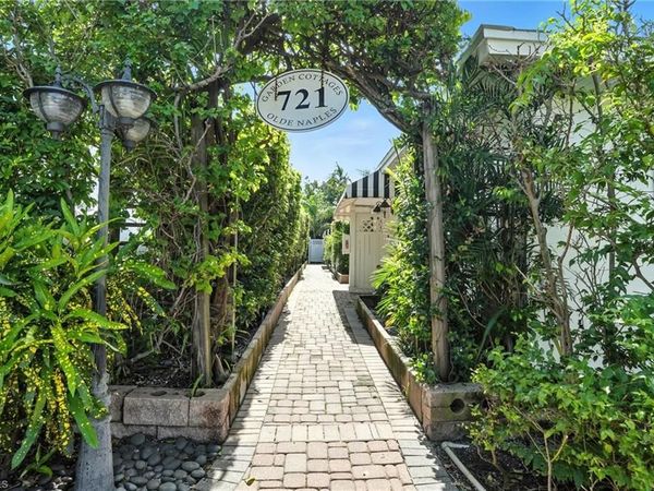 721 9th ST S, Unit 4, NAPLES, FL 34102