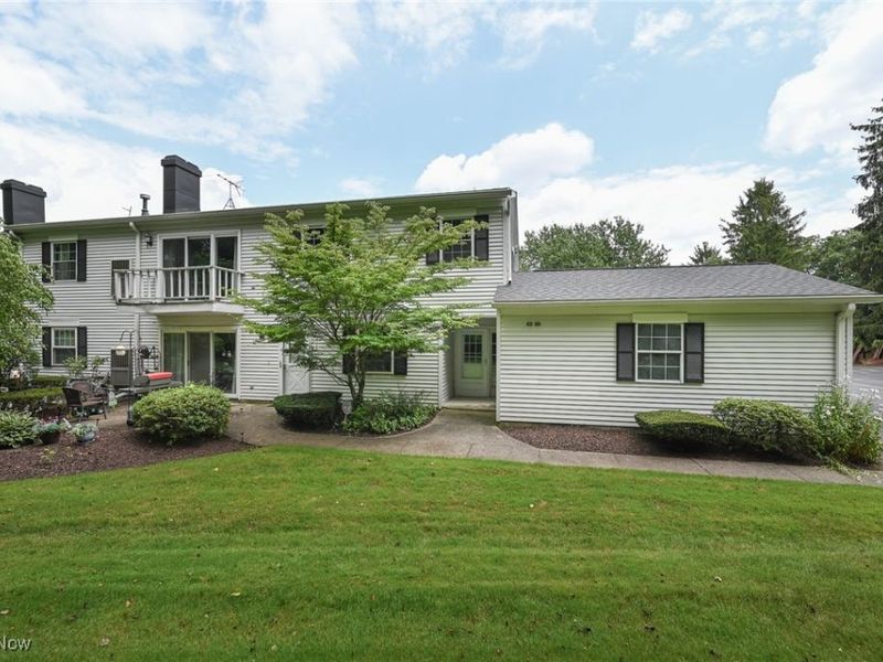 17672 Eastbrook Trail, Chagrin Falls, OH 44023 Photo 2