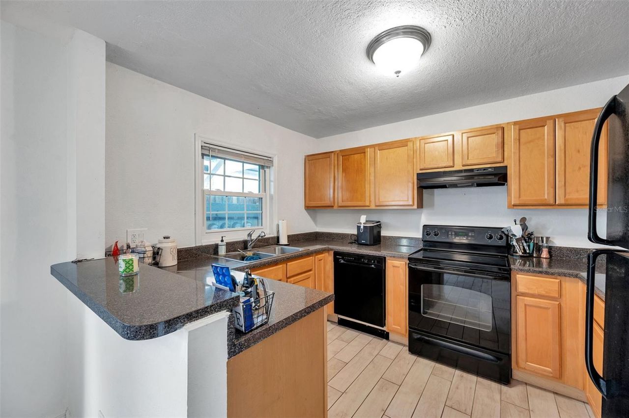 121 Seahorse Drive Se, Unit A, Saint Petersburg, FL 33705 Photo