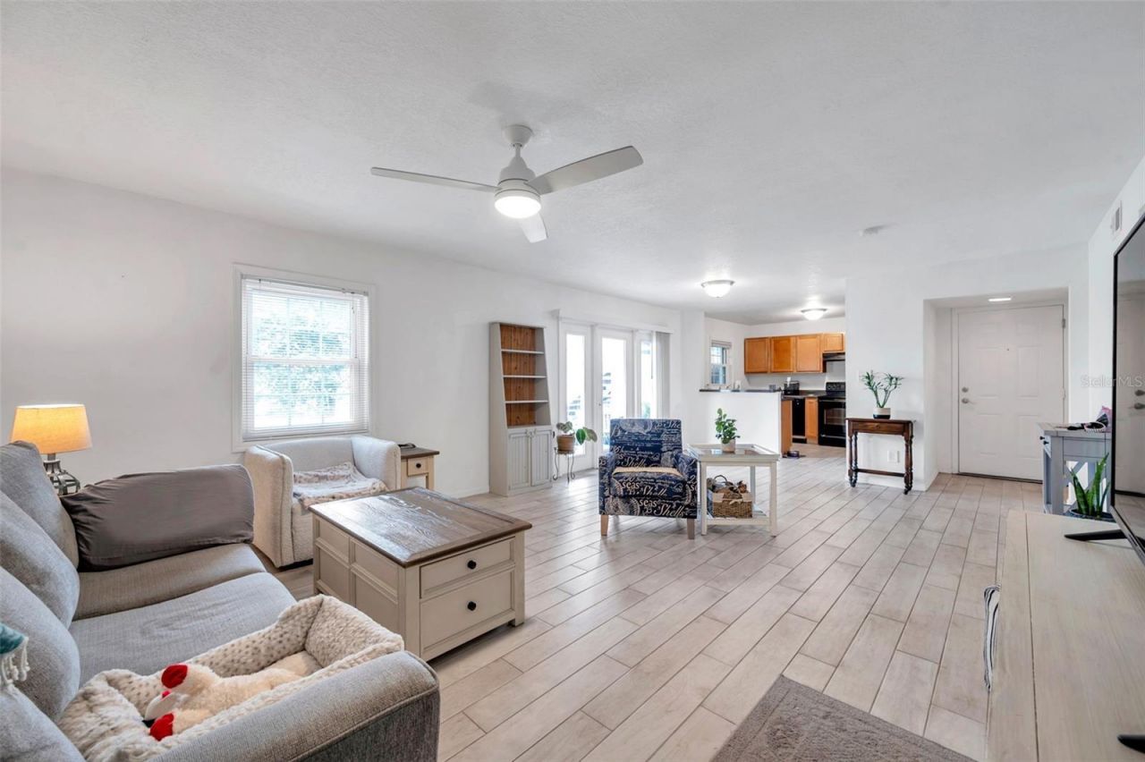 121 Seahorse Drive Se, Unit A, Saint Petersburg, FL 33705 Photo