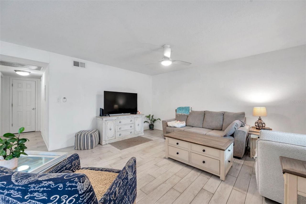 121 Seahorse Drive Se, Unit A, Saint Petersburg, FL 33705 Photo