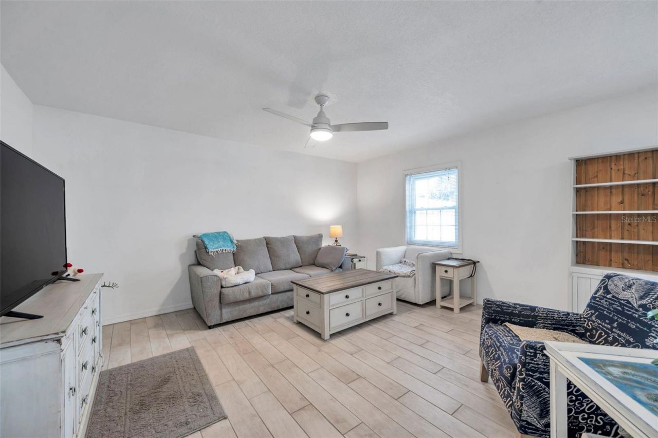 121 Seahorse Drive Se, Unit A, Saint Petersburg, FL 33705 Photo