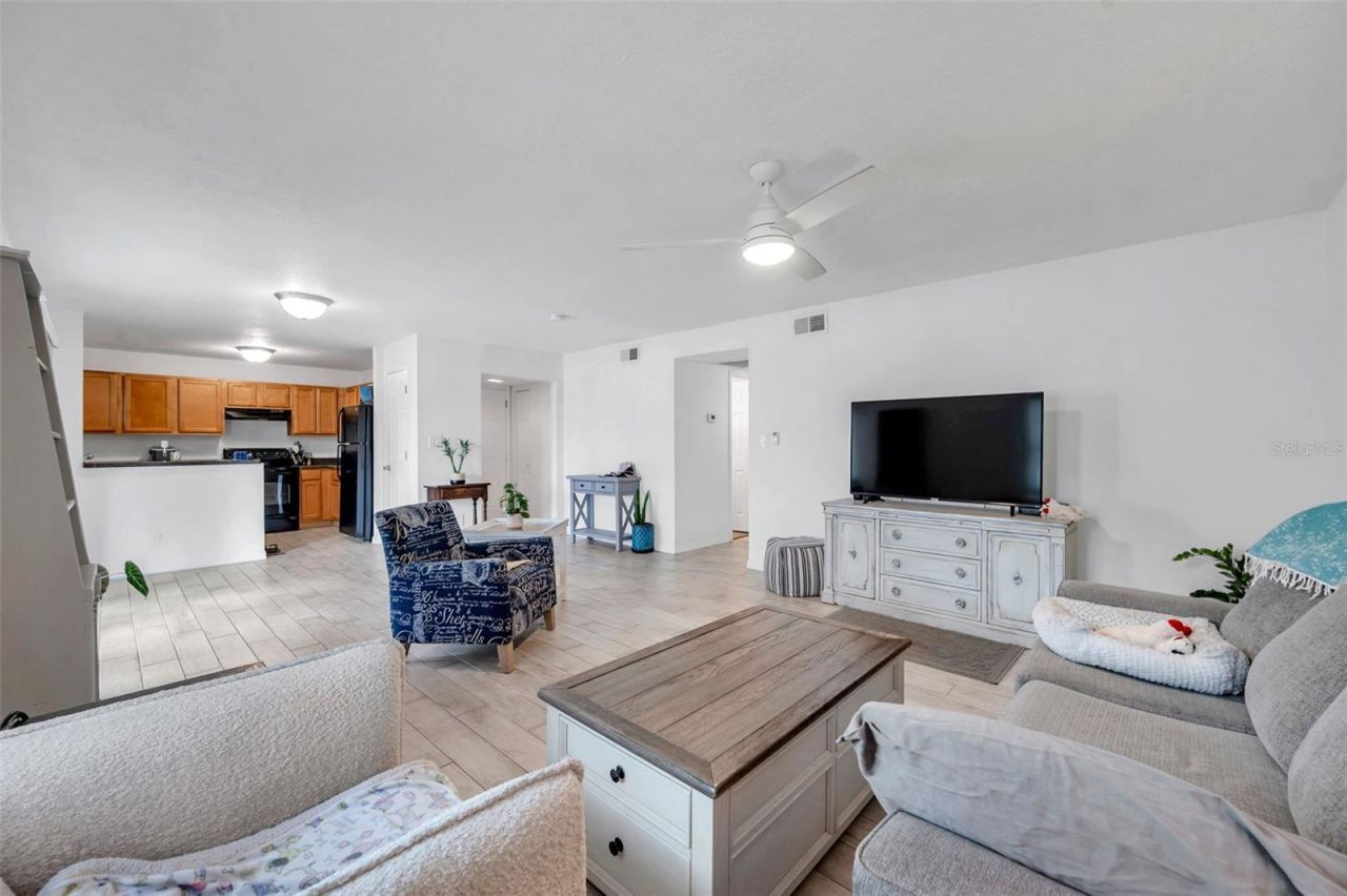 121 Seahorse Drive Se, Unit A, Saint Petersburg, FL 33705 Photo