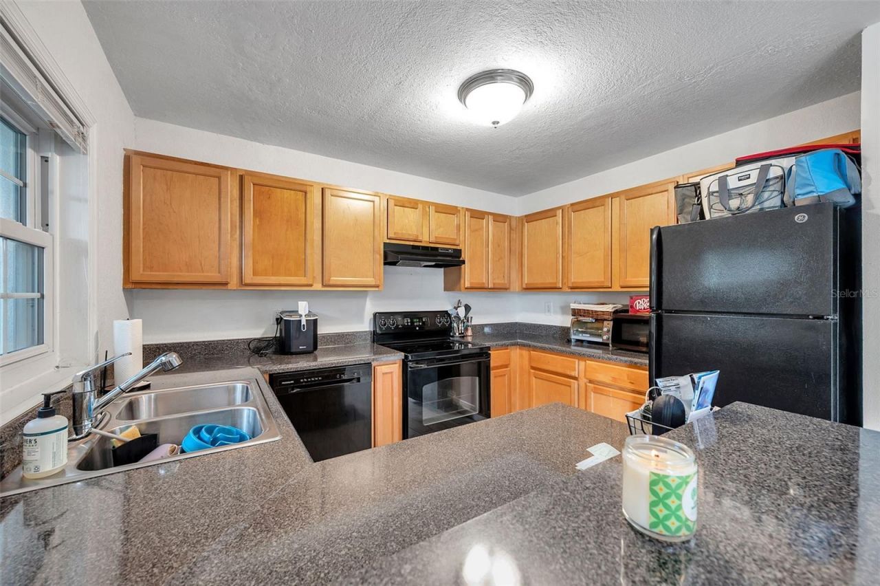 121 Seahorse Drive Se, Unit A, Saint Petersburg, FL 33705 Photo