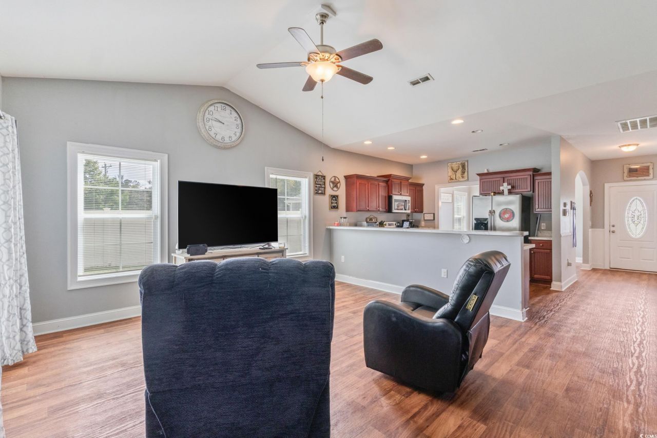 221 Maple Oak Dr. Photo 15