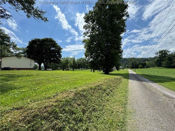 83 Barber Shop Lane, Buffalo, WV 25033