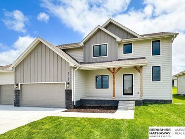 5731 Kestrel Parkway, Elkhorn, NE 68022