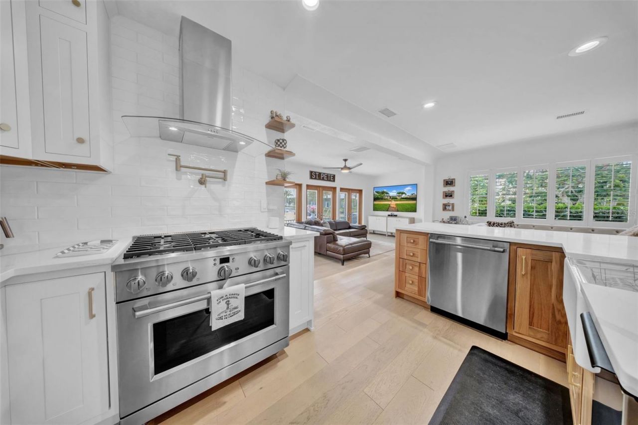 121 28th Avenue Ne, Saint Petersburg, FL 33704 Photo