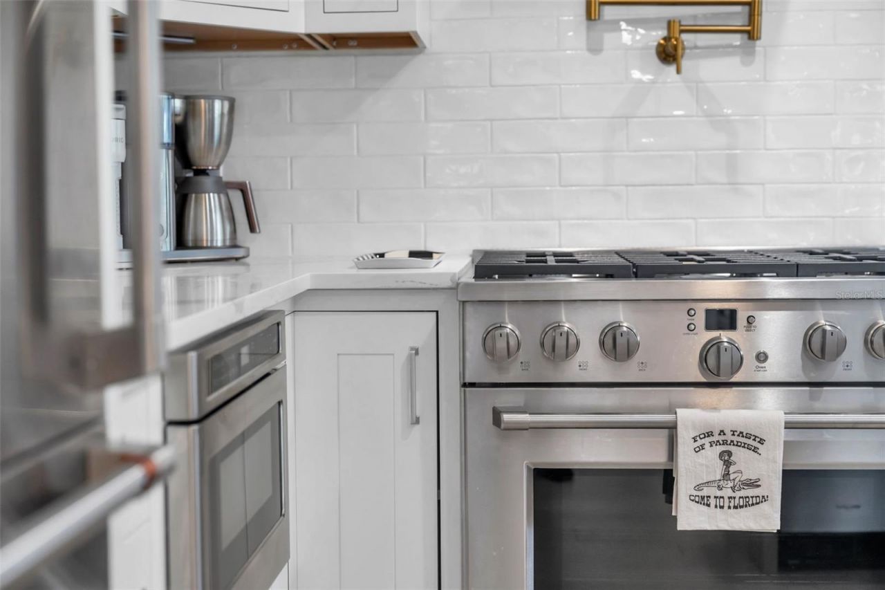 121 28th Avenue Ne, Saint Petersburg, FL 33704 Photo