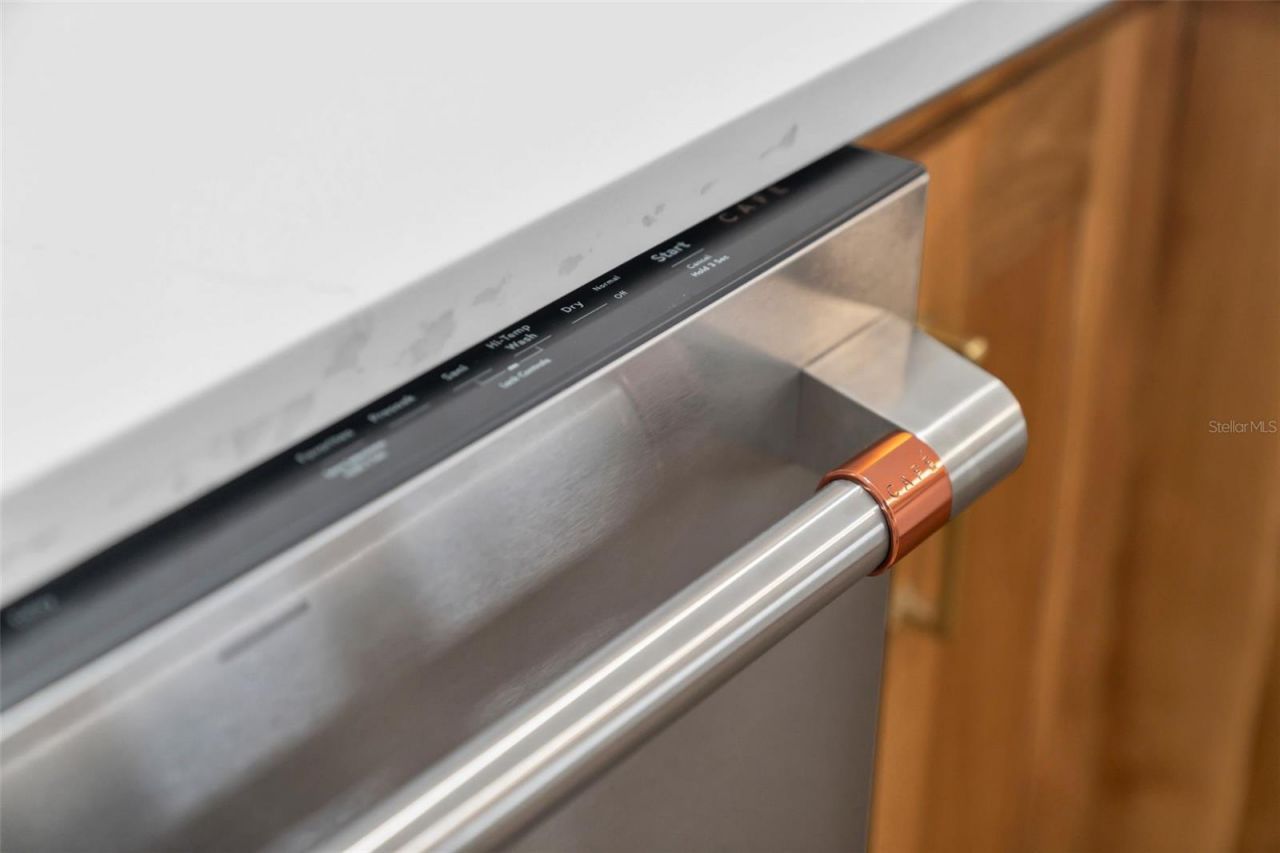 121 28th Avenue Ne, Saint Petersburg, FL 33704 Photo