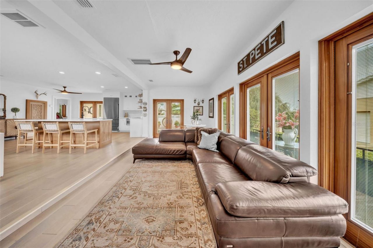 121 28th Avenue Ne, Saint Petersburg, FL 33704 Photo