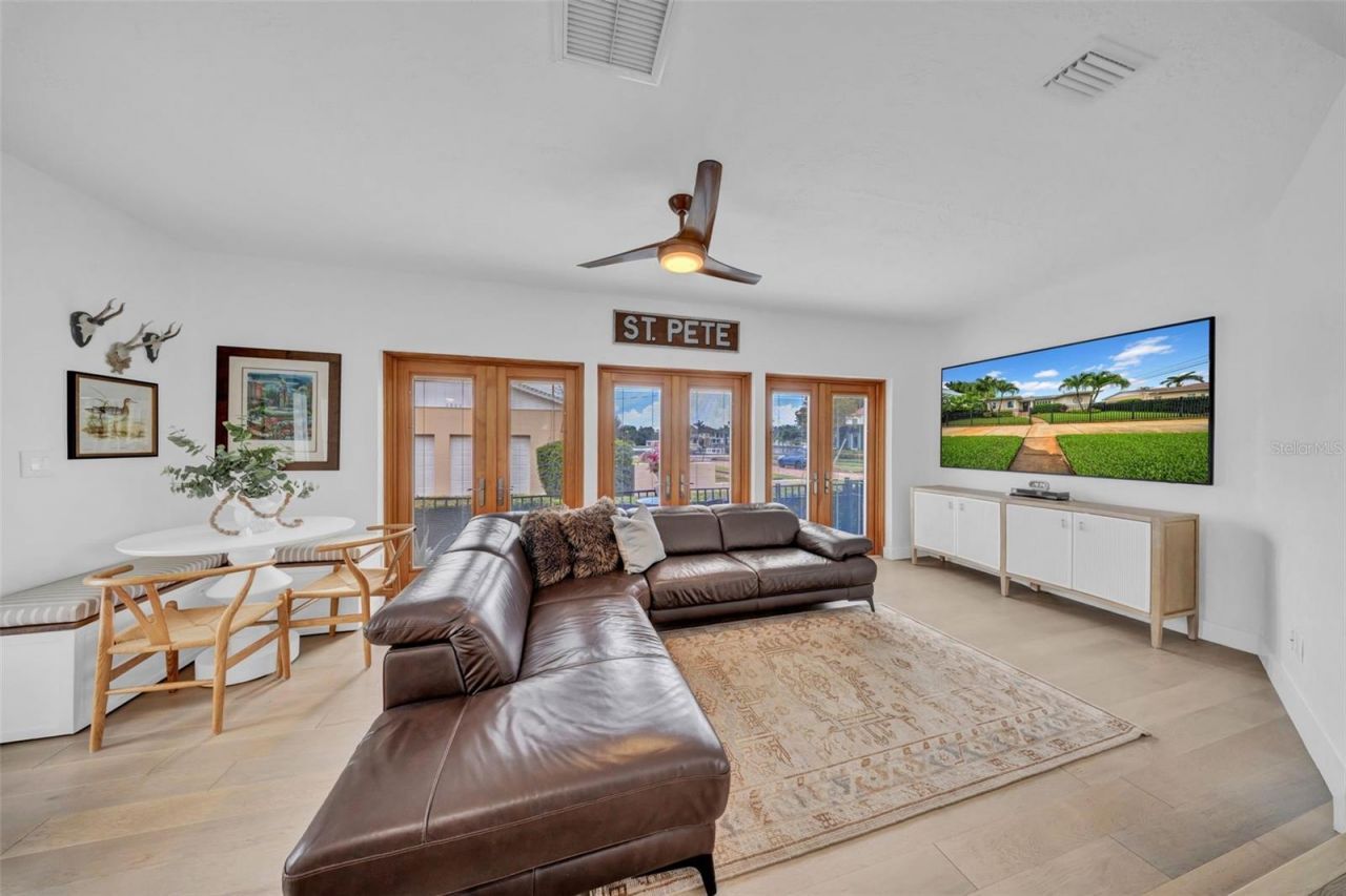 121 28th Avenue Ne, Saint Petersburg, FL 33704 Photo