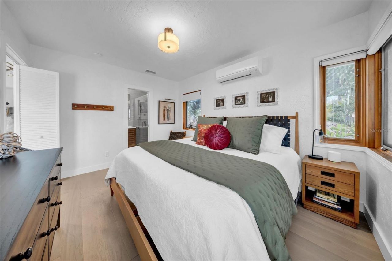 121 28th Avenue Ne, Saint Petersburg, FL 33704 Photo