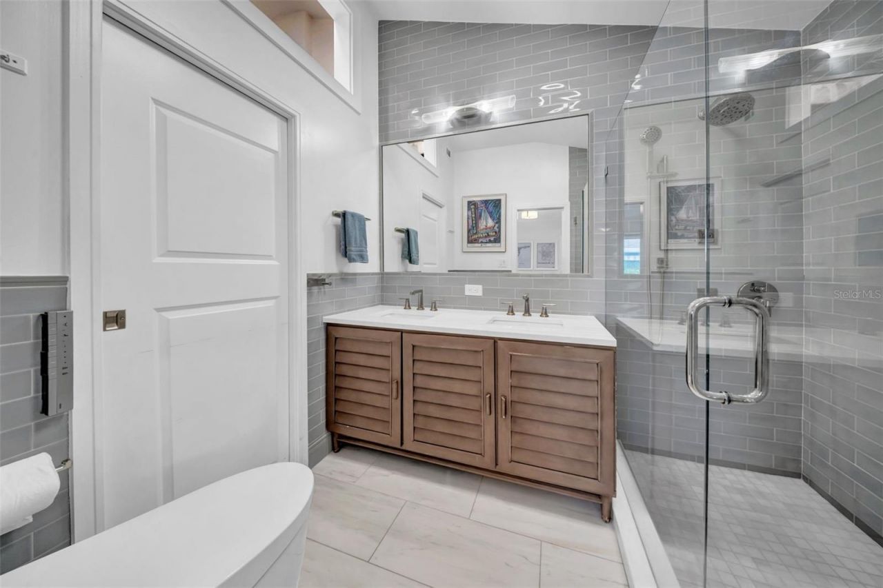 121 28th Avenue Ne, Saint Petersburg, FL 33704 Photo