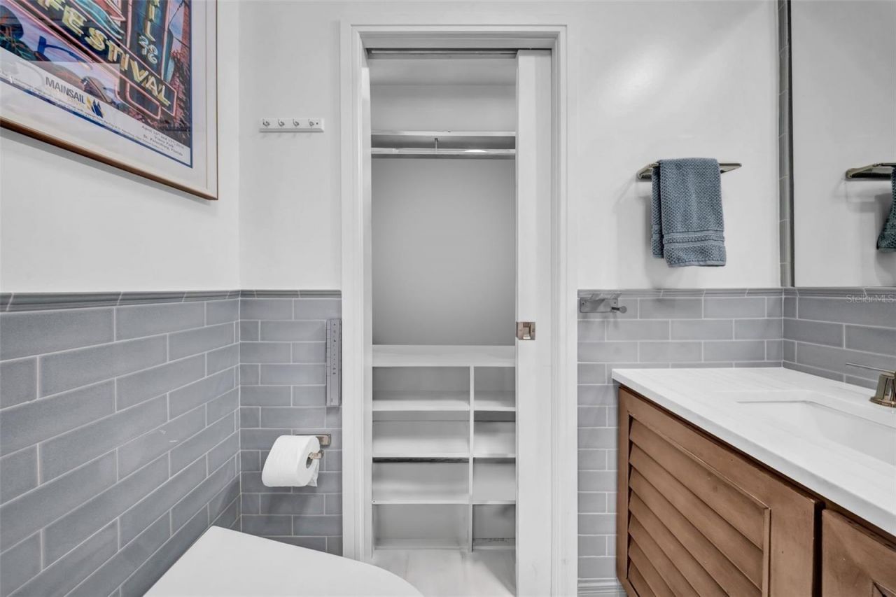 121 28th Avenue Ne, Saint Petersburg, FL 33704 Photo