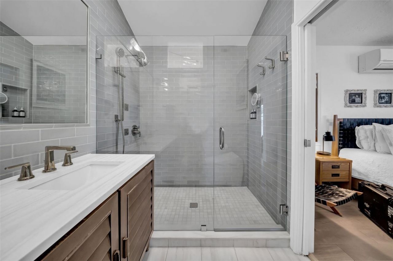 121 28th Avenue Ne, Saint Petersburg, FL 33704 Photo