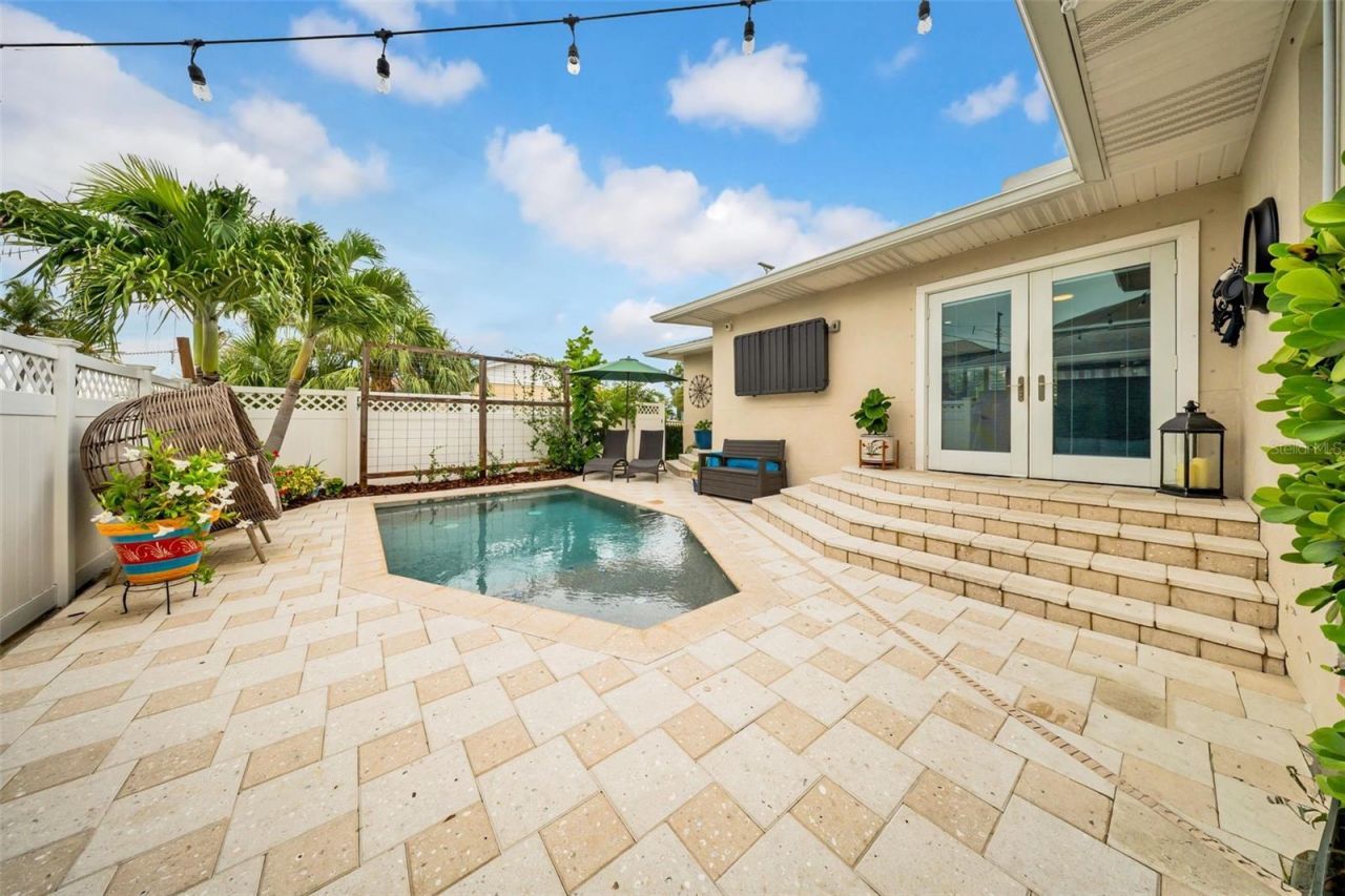 121 28th Avenue Ne, Saint Petersburg, FL 33704 Photo