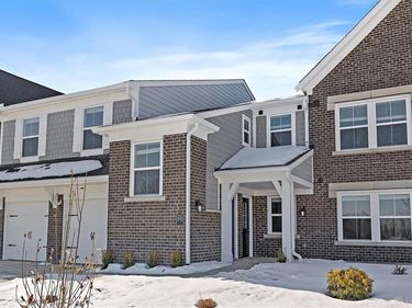 2735 Golden Leaf Drive, Unit 18-202, Beavercreek, OH 45431