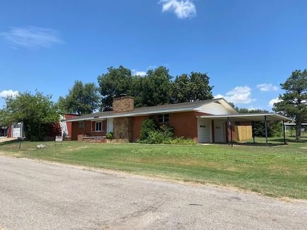 820 Washington Avenue, Mountain View, OK 73062