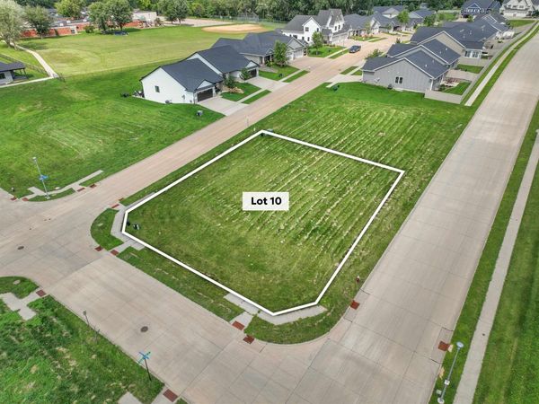 Lot 10 Autumn Ridge Lane, Dubuque, IA 52003