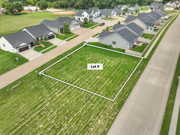 Lot 9 Autumn Ridge Lane, Dubuque, IA 52003