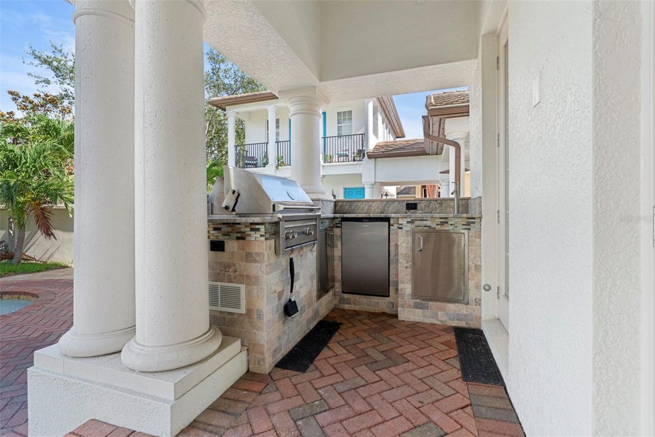 6123 Yeats Manor Drive, Tampa, FL 33616 Photo