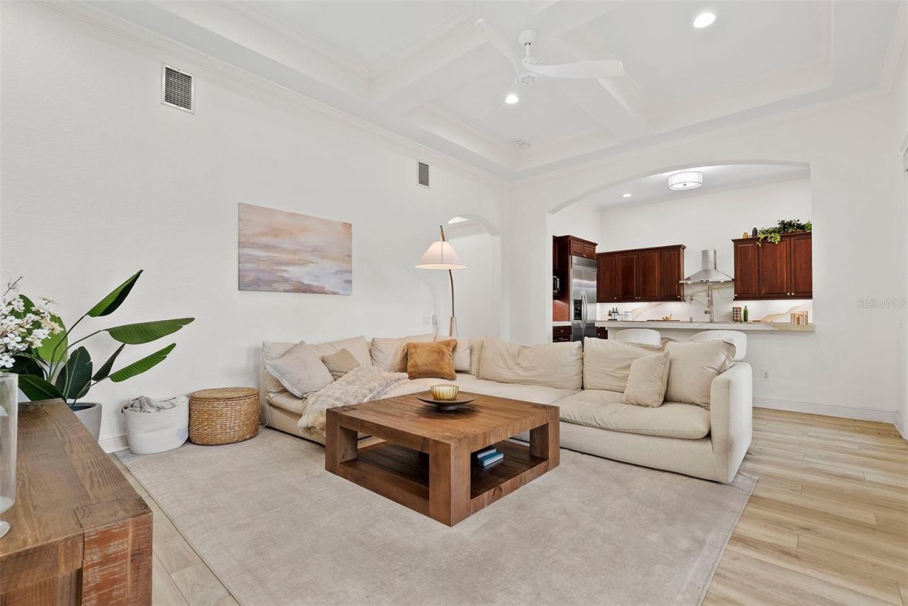 6123 Yeats Manor Drive, Tampa, FL 33616 Photo