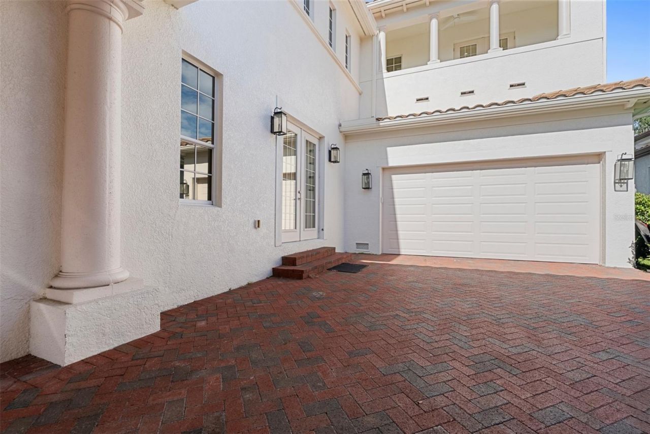 6123 Yeats Manor Drive, Tampa, FL 33616 Photo