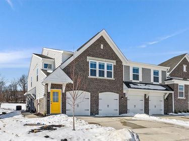 2727 Golden Leaf Drive, Unit 18-300, Beavercreek, OH 45431