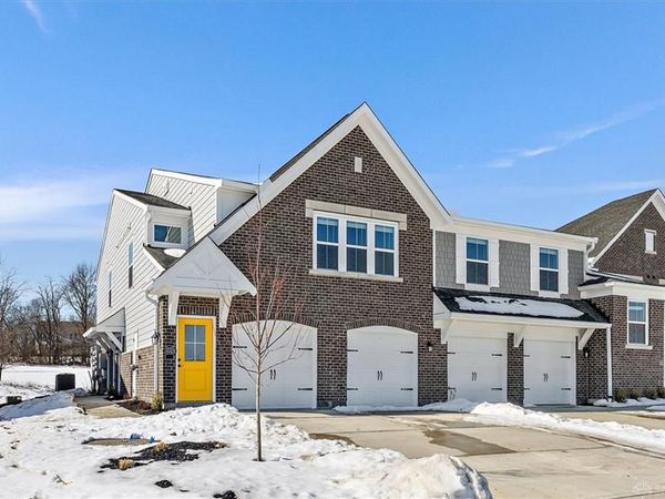 2727 Golden Leaf Drive, Unit 18-300, Beavercreek, OH 45431