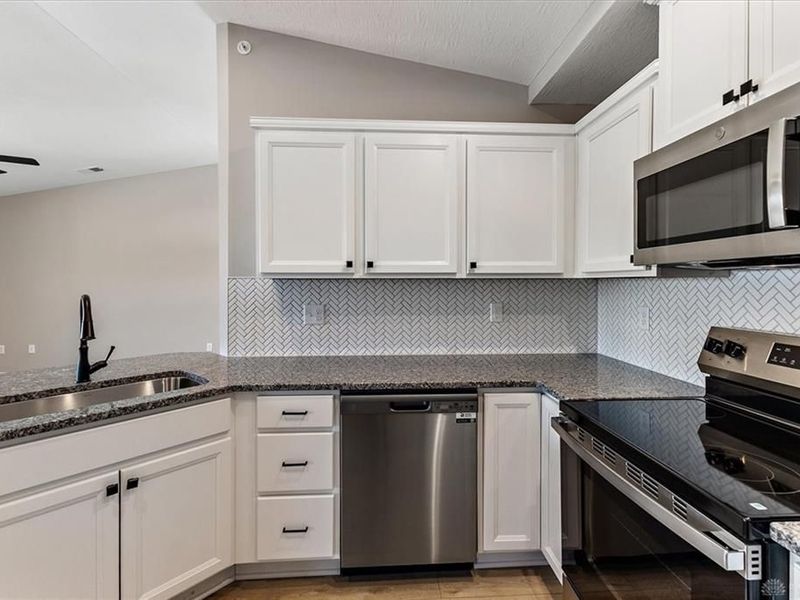 2727 Golden Leaf Drive, Unit 18-300, Beavercreek, OH 45431 Photo 4