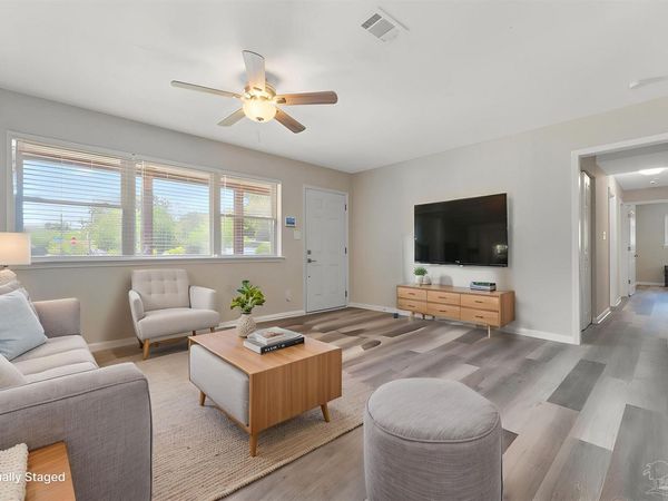 8 Goodman Ln, Pensacola, FL 32506