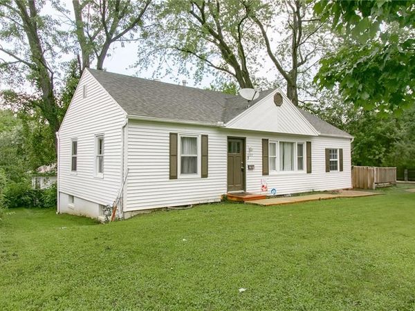 1007 Vest Drive, Warrensburg, MO 64093