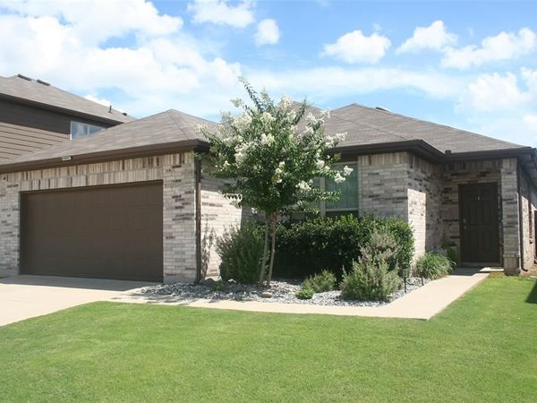 905 Ravenwood Lane, Van Alstyne, TX 75495