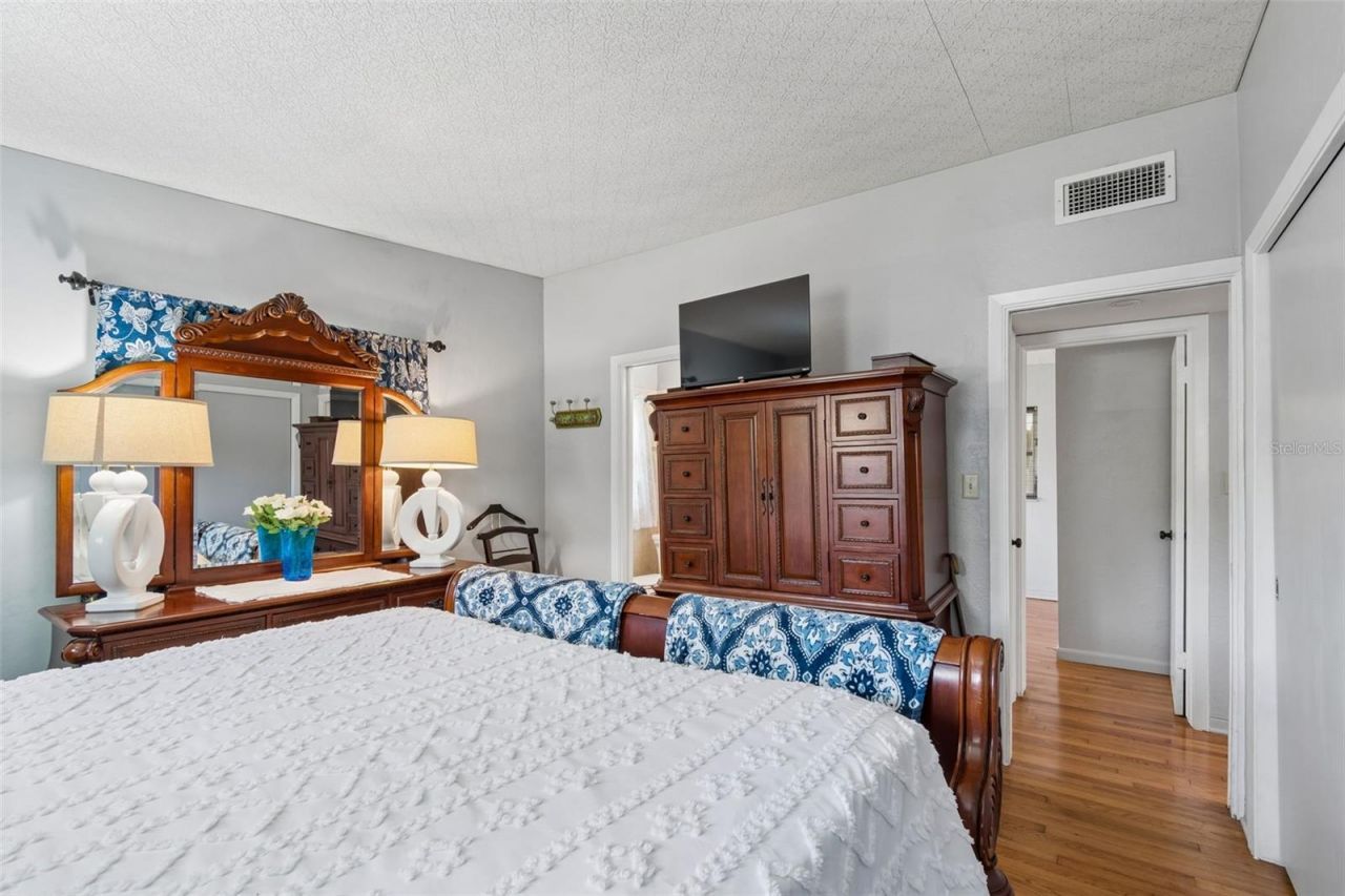 2110 Fairway Avenue S, Saint Petersburg, FL 33712 Photo