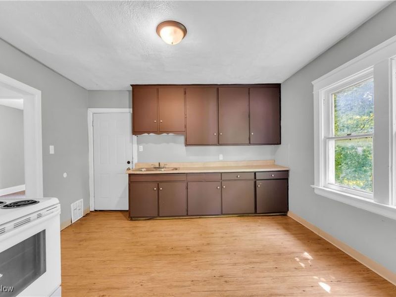 14106 Sylvia Avenue, Cleveland, OH 44110 Photo 20